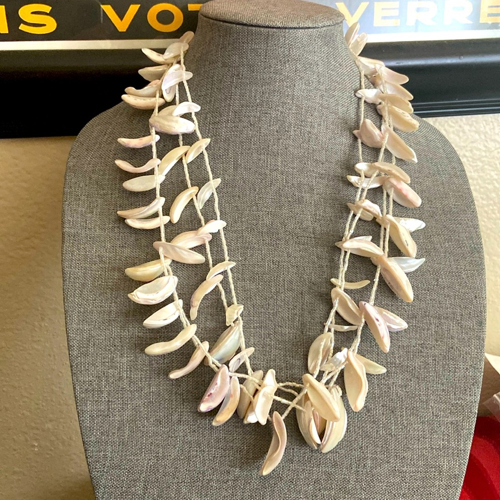 VINTAGE ARTISAN 4 STRAND MOTHER OF PEARL SHELLS & GLASS BEADS NECKLACE